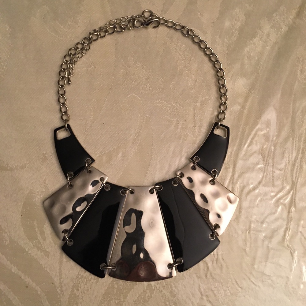 Beautiful Fashion Black & Silver Tone Necklace